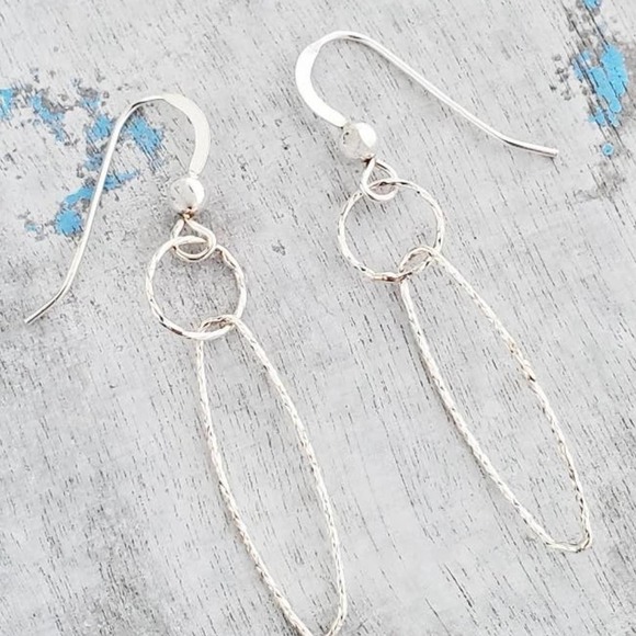 Sterling Silver Diamond Cut Interlocking Circle Oval Loop Earrings - Picture 3 of 3